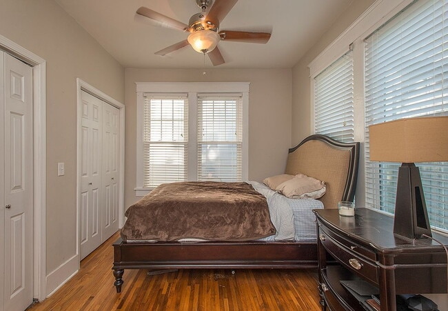 Building Photo - "Charming Nashville Retreat: Spacious 2-Be...
