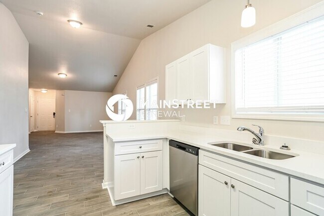 Building Photo - 3 Bedroom Pet-Friendly Home in Charlotte, NC with Main Street Renewal