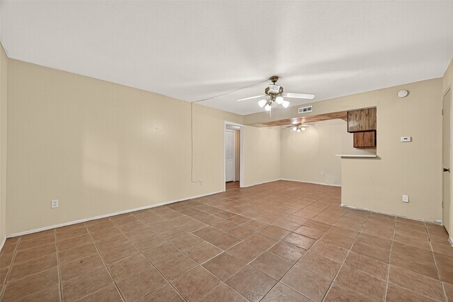 Building Photo - 8201 Richmond Ave.