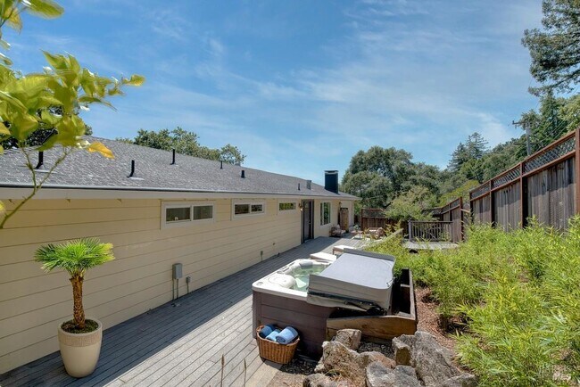 Building Photo - 76 Oak Springs Dr