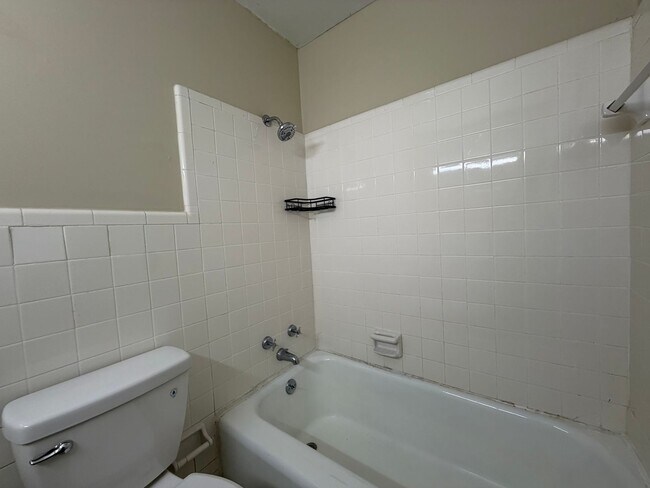 Building Photo - 19 Briarcliff Rd