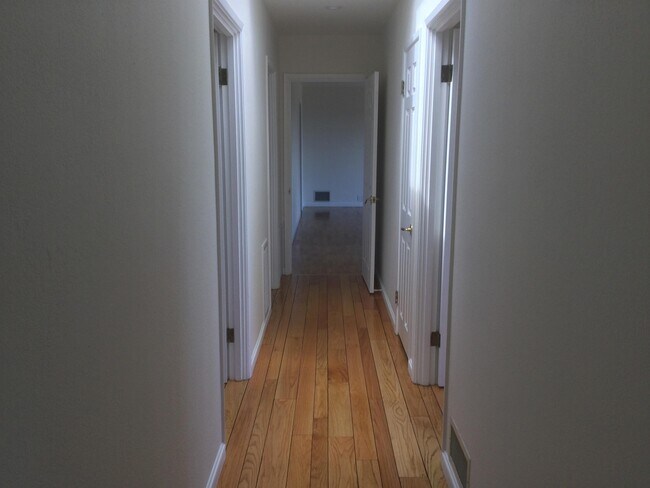 Building Photo - 55 Del Monte Dr