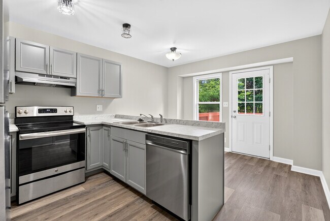 Building Photo - 837 Princeton Cir