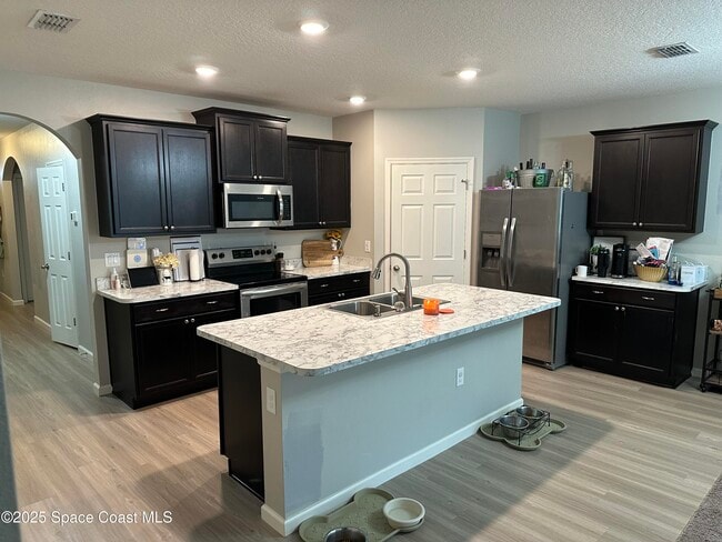 Building Photo - 925 Newton Cir