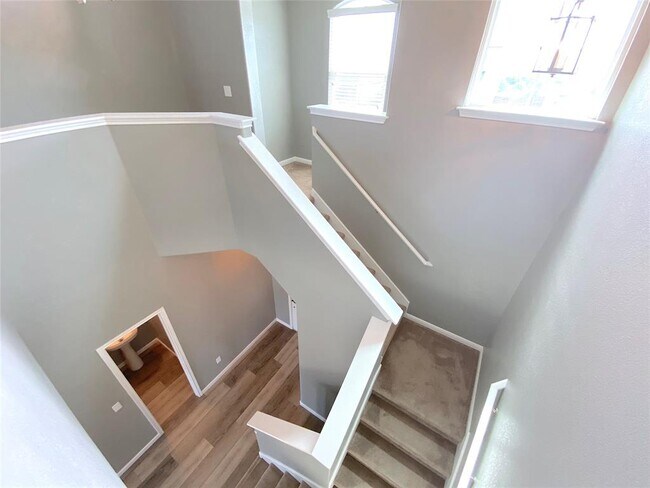 Building Photo - 122 Liard River Rd