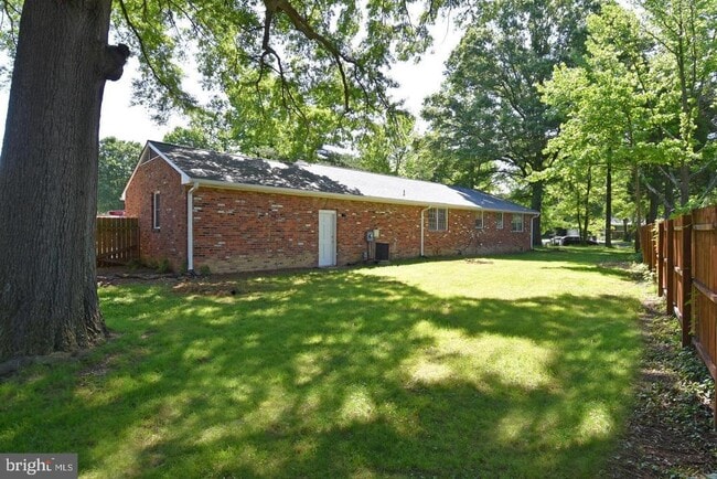 Building Photo - 8800 McNair Dr