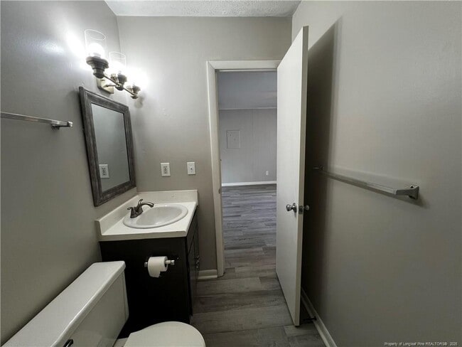 Building Photo - 5841 Century Oaks Dr