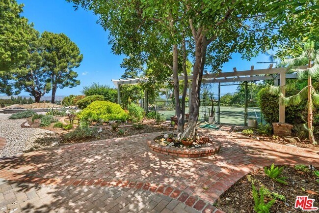 Building Photo - 21663 Ulmus Dr