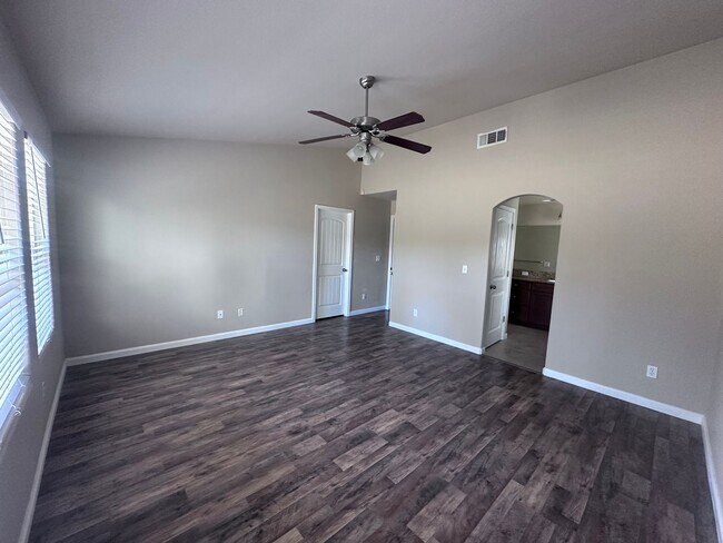 Building Photo - NW Visalia Home Coming Soon!