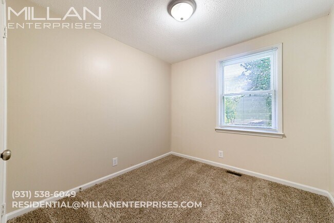 Building Photo - Open-Concept 3BR Home Near Fort Campbell