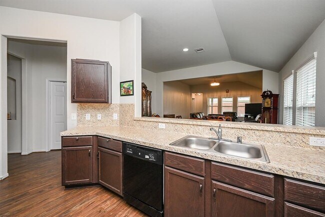 Building Photo - 15111 Longleaf Frst Dr