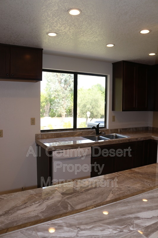 Building Photo - 45346 Driftwood Dr