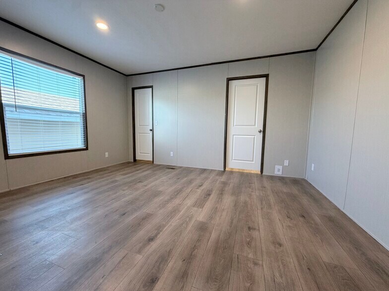 Building Photo - 709 N Collins Fwy