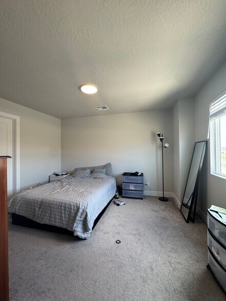 Building Photo - 3937 E Razor Dr