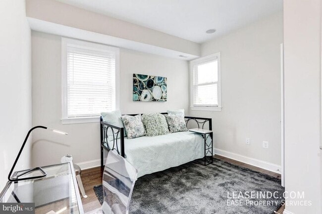 Building Photo - 547 Park Rd NW