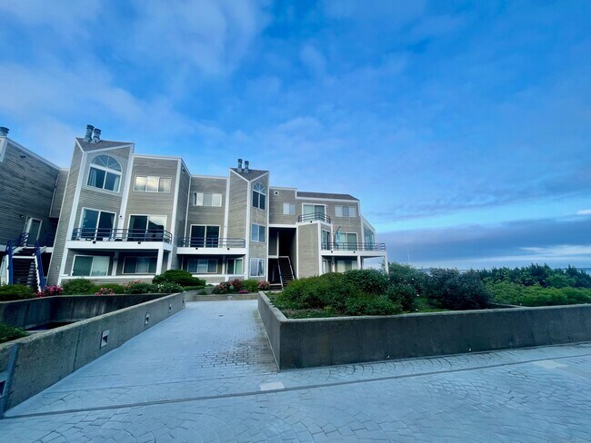 Primary Photo - 10 Harbour Close