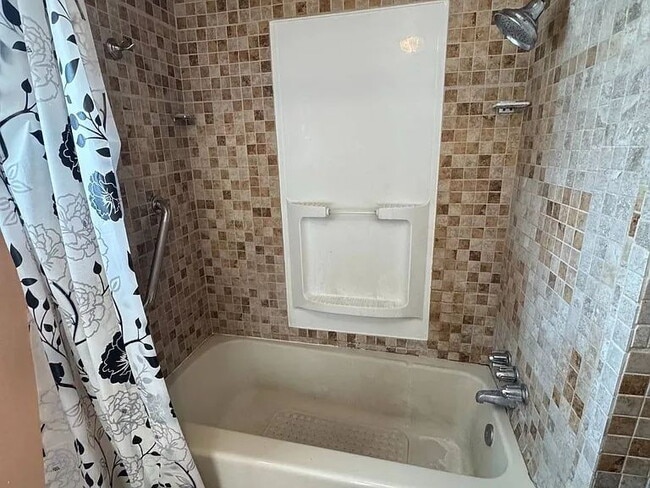 Building Photo - Affordable & Low-Maintenance 1BR Apartment – Comfortable Living Made Easy