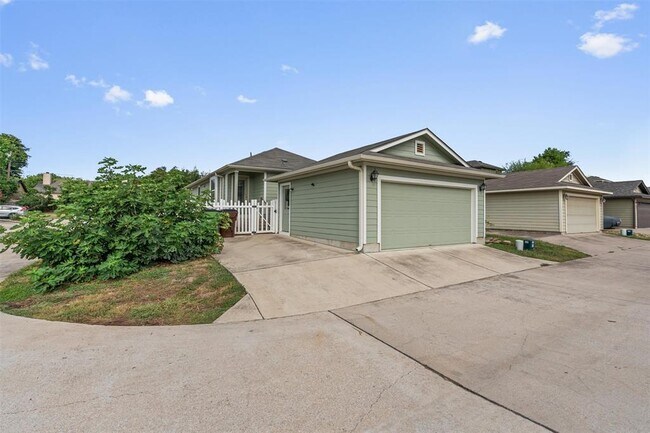 Building Photo - 825 Heritage Springs Trail