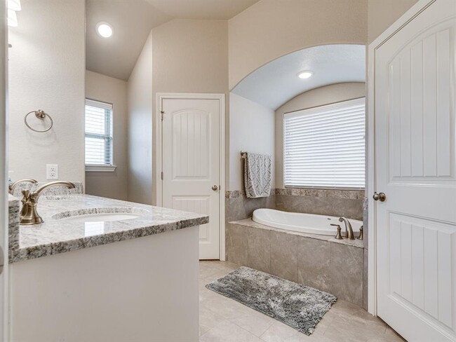 Building Photo - 3308 White Horse Dr