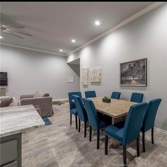 Building Photo - 3635 Kenyon Dr