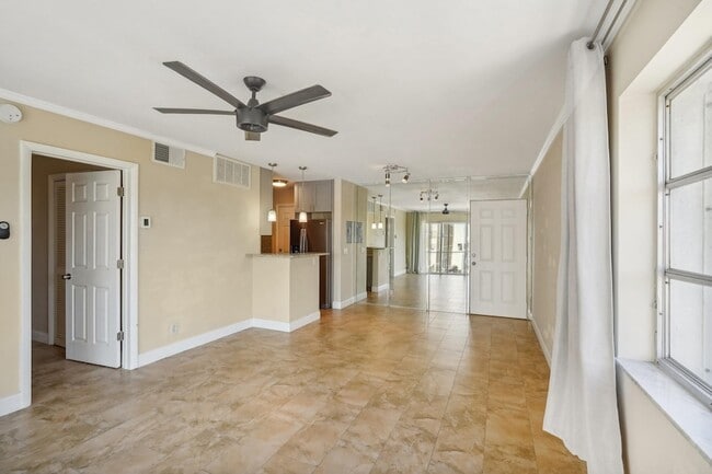 Building Photo - 3040 NE 16th Ave