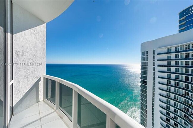 Building Photo - 15901 Collins Ave