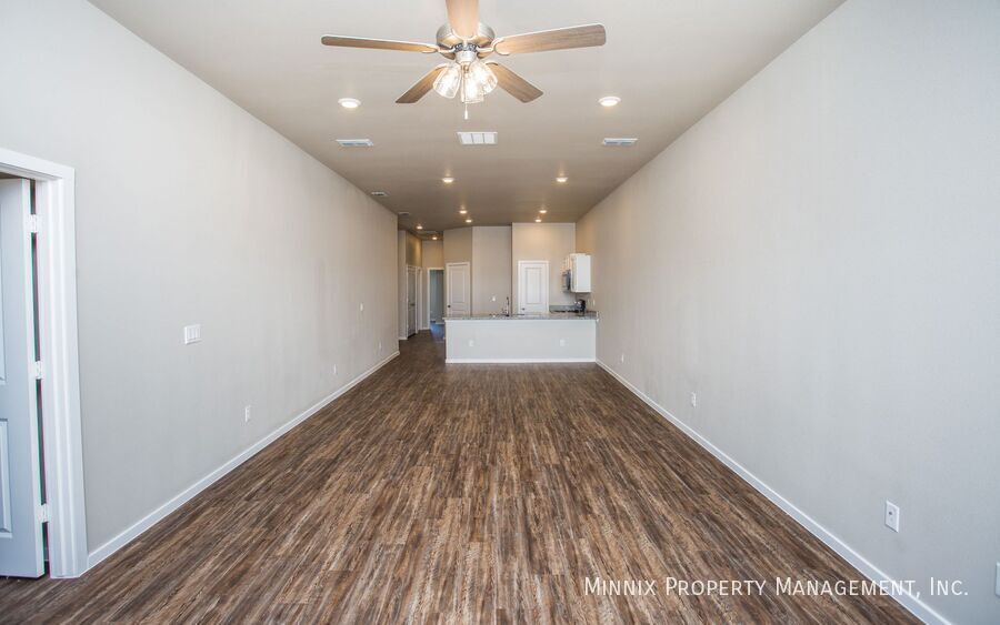 Building Photo - 2110 Langford Ave