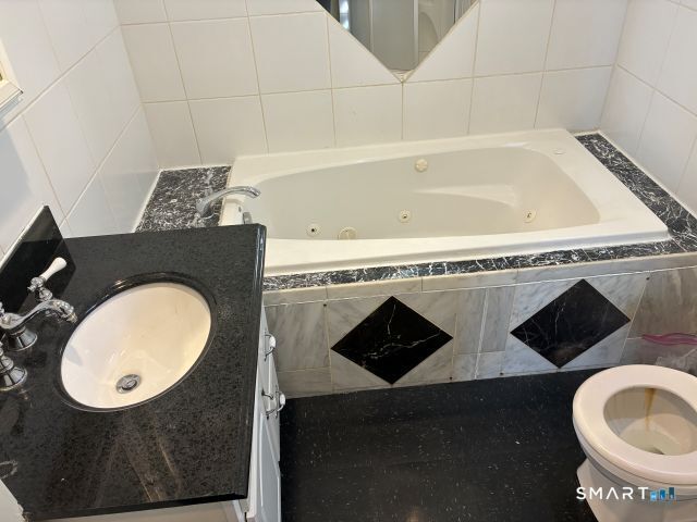 Building Photo - 68 New St