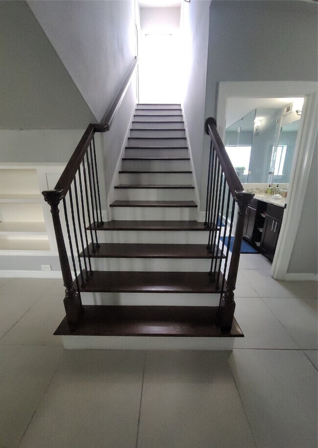 Building Photo - 1413 Holly St