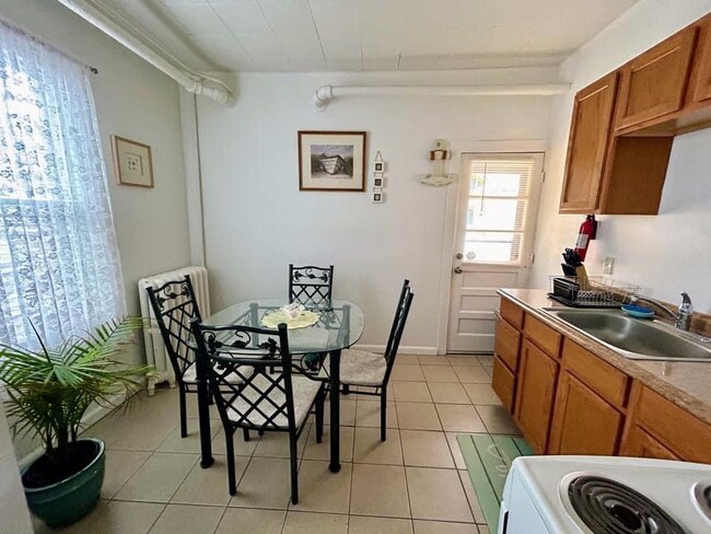 Building Photo - 31 N Weymouth Ave