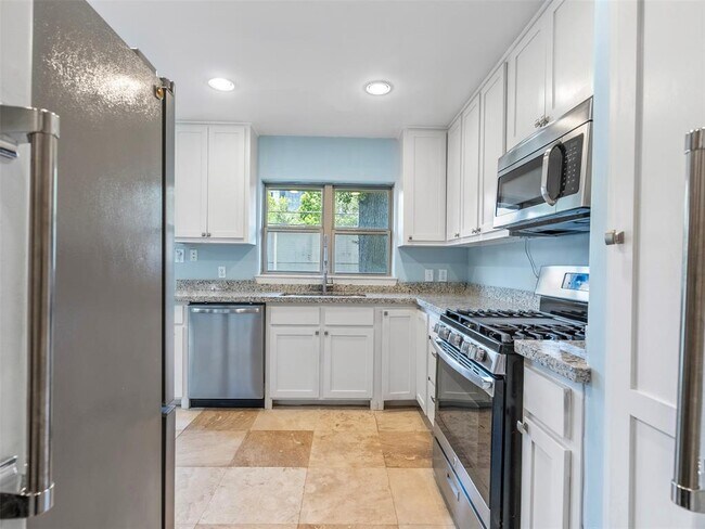 Building Photo - 1039 W 30th St