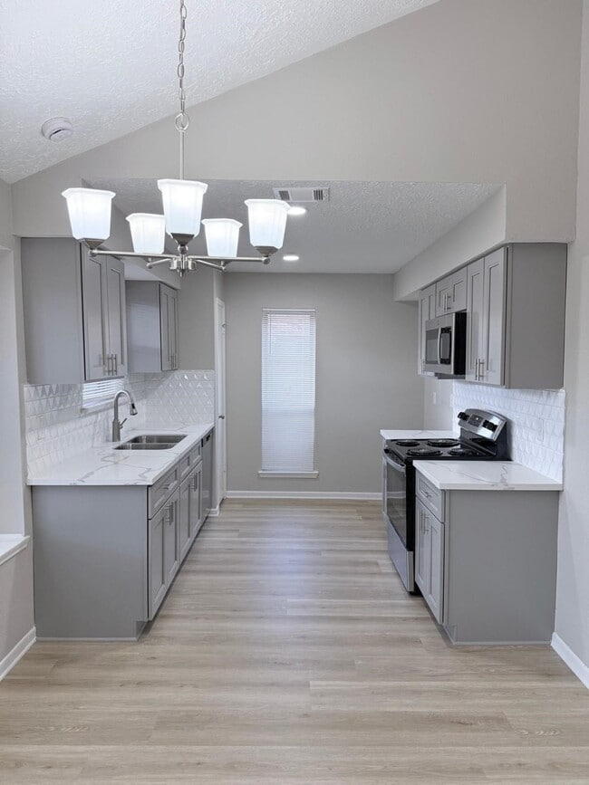 Building Photo - 1315 Tiny Tree Dr