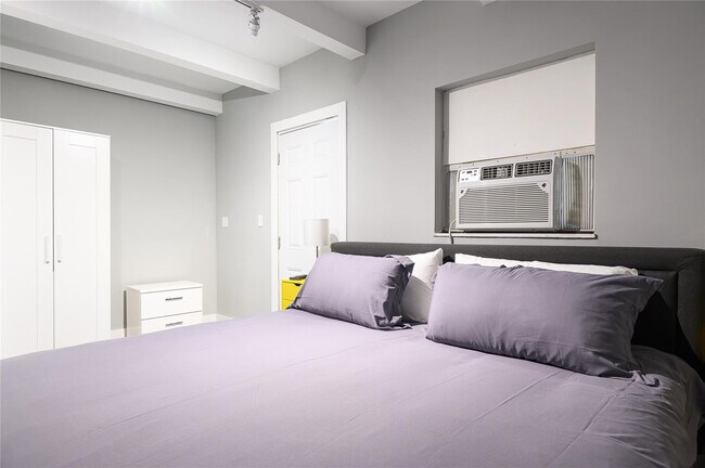 Building Photo - 1020 N Victoria Park Rd