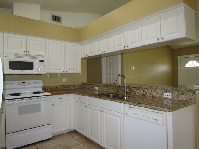 Building Photo - 2624 Valencia Rd