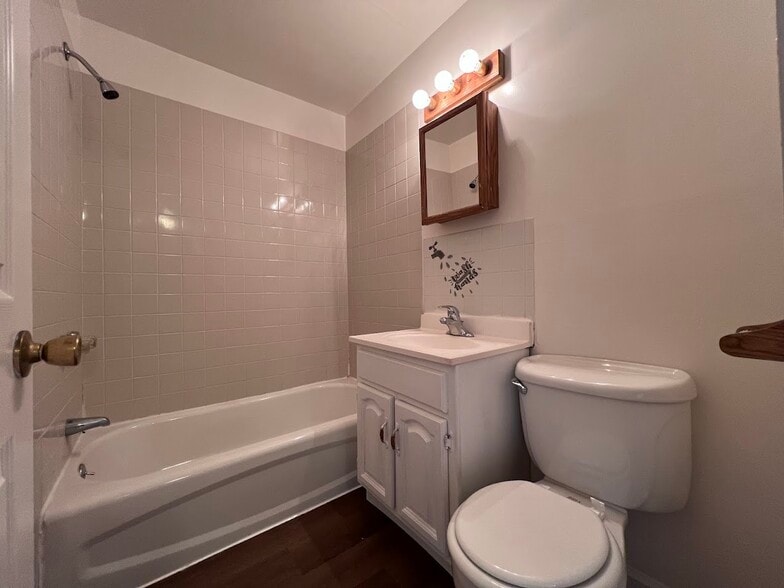 Building Photo - 614 Short St