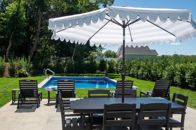 Building Photo - 70 Arshamomaque Ave