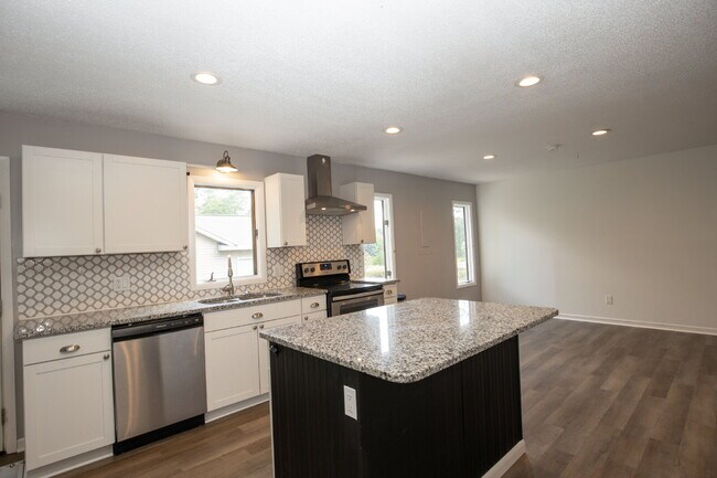 Building Photo - "Charming 3-Bedroom Retreat with Granite Touches and Cozy Fireplace on Winchester Rd!"