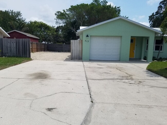 Building Photo - 3/2 NORTH WEST BRADENTON