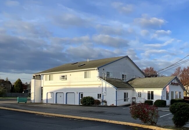 Building Photo - 15310 Main St E