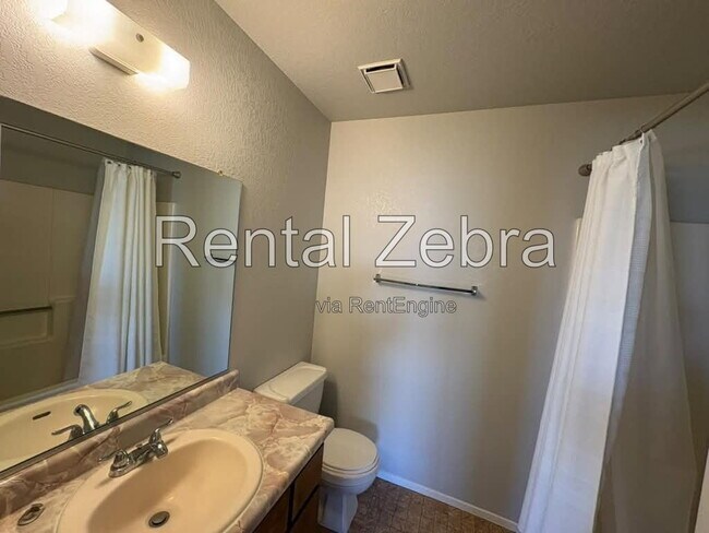 Building Photo - 63 Skylark Ct