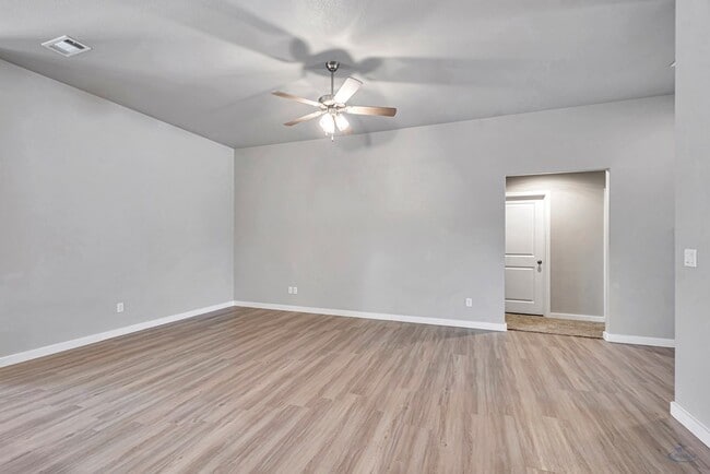 Building Photo - 1303 Red Cliff Ave