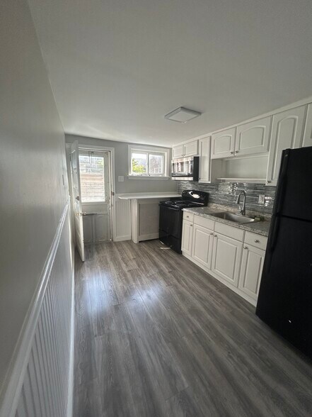 Kitchen - 2537 E Norris St