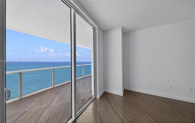 Building Photo - 2711 S Ocean Dr
