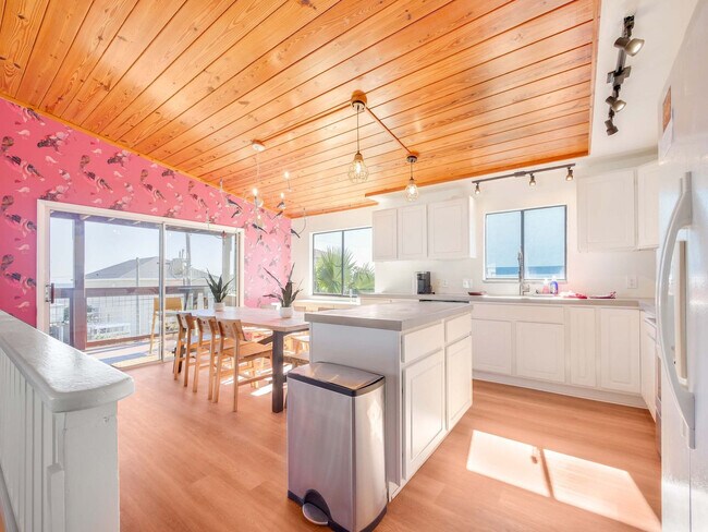 Building Photo - 5537 Pelican Way