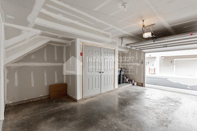 Building Photo - 7113 Rowlock Aly