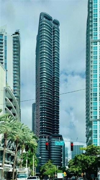 Building Photo - 1000 Brickell Plaza