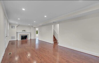 Building Photo - Arlington