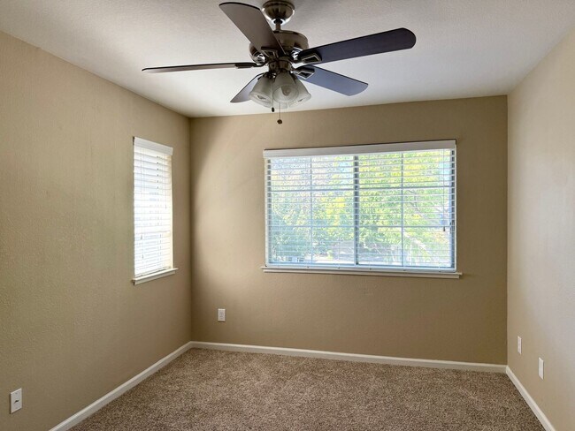 Building Photo - Beautiful 3-Bedroom Condo with Private Out...