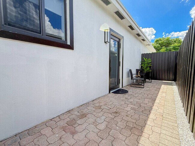 Building Photo - 7904 Juniper St