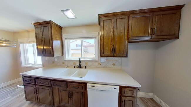 Building Photo - Coming Soon: Spacious 3Bd 2Ba College Park West Home